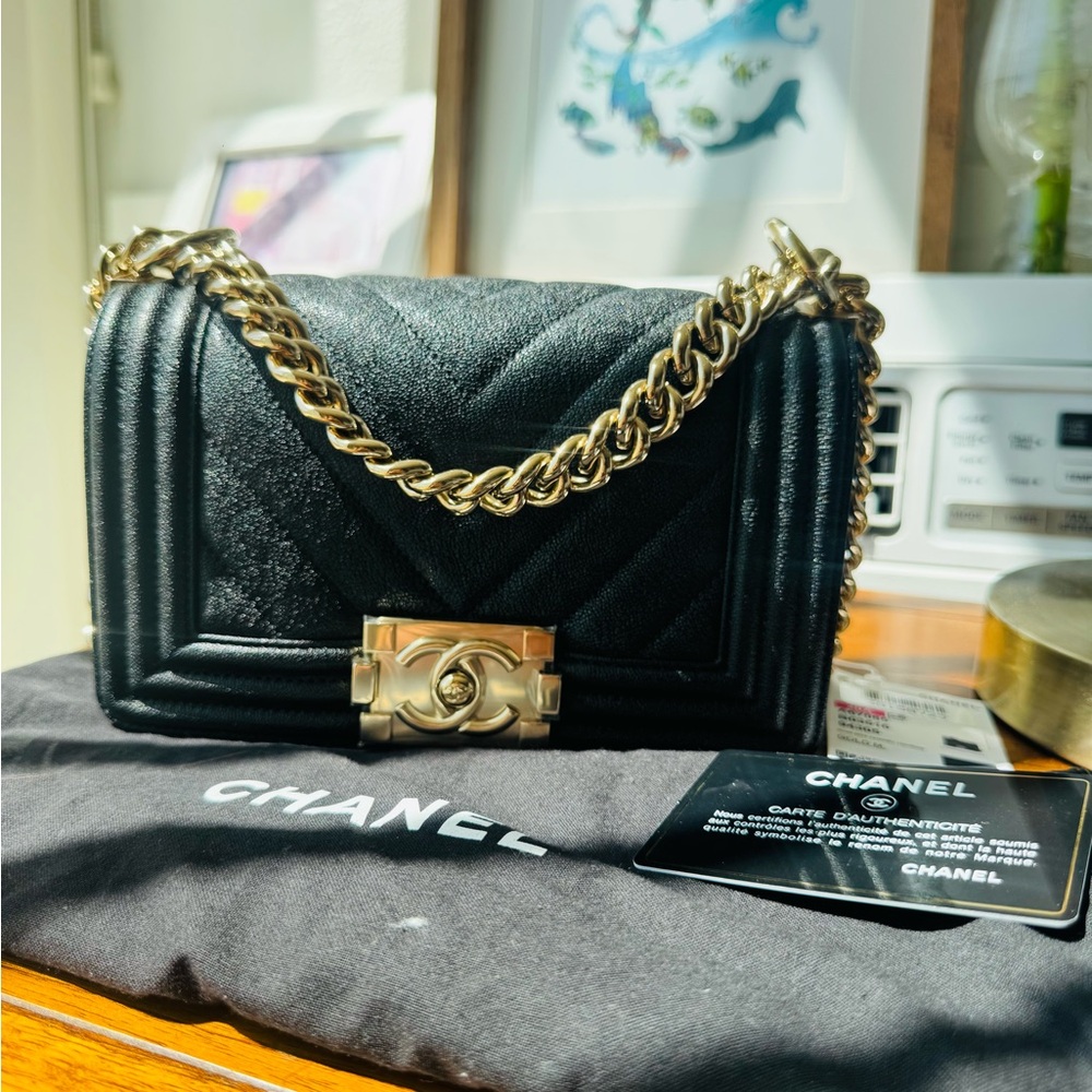 NEW!!  Authentic!! Small Chanel Black Quilted Shoulder Bag - Picture 7 of 13